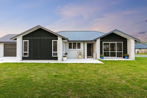Photo of property in 52 Awataha Crescent, Pyes Pa, Tauranga, 3110