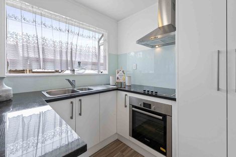 Photo of property in 1/6 De Quincey Terrace, Highland Park, Auckland, 2010