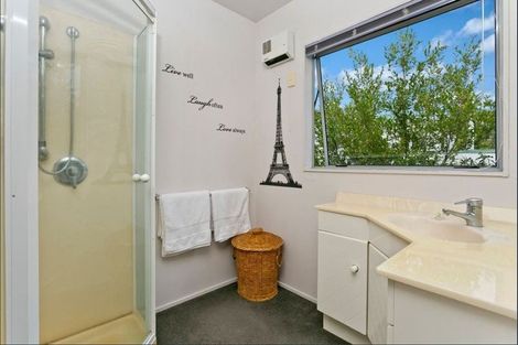 Photo of property in 2/79 Ocean View Road, Hillcrest, Auckland, 0627