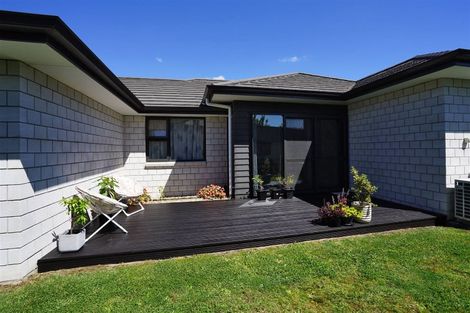 Photo of property in 2 Faber Place, Rototuna North, Hamilton, 3210