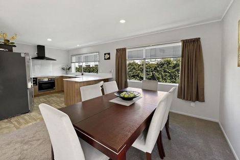 Photo of property in 15 Hocken Place, Mangere Bridge, Auckland, 2022
