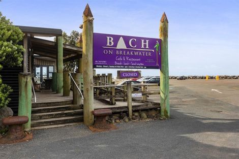 Photo of property in 38d Breakwater Road, Moturoa, New Plymouth, 4310