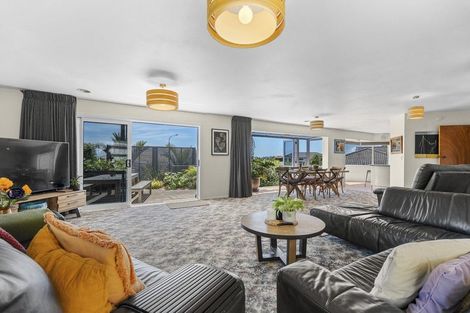 Photo of property in 8 Chatswood Grove, Fitzroy, New Plymouth, 4312