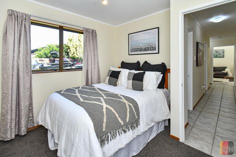 Photo of property in 74 Walter Strevens Drive, Conifer Grove, Takanini, 2112