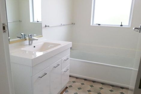 Photo of property in 93 Riversdale Drive, Merrilands, New Plymouth, 4312