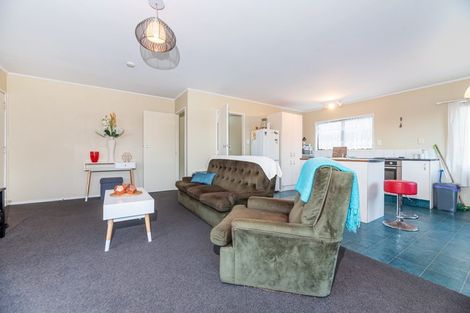 Photo of property in 60 West Harbour Drive, West Harbour, Auckland, 0618