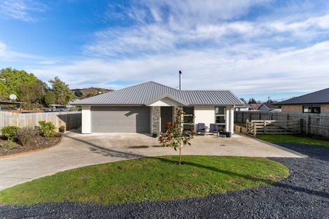 Photo of property in 6 Nore Street, Waihola, Milton, 9073