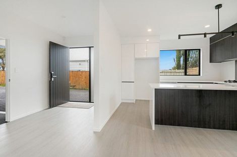 Photo of property in 43d Fitzherbert Avenue, West Harbour, Auckland, 0618