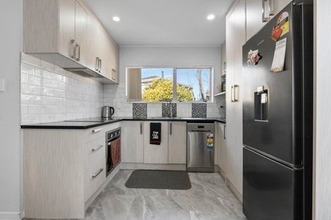 Photo of property in 2/20 Darnell Crescent, Clover Park, Auckland, 2019