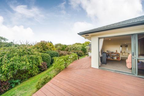 Photo of property in 15 Greenwood Place, Fitzherbert, Palmerston North, 4410