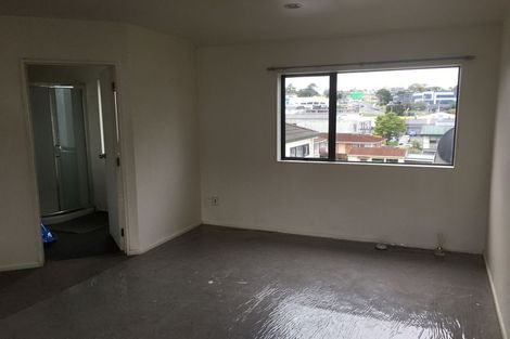 Photo of property in 9b Woodall Place, Totara Vale, Auckland, 0627