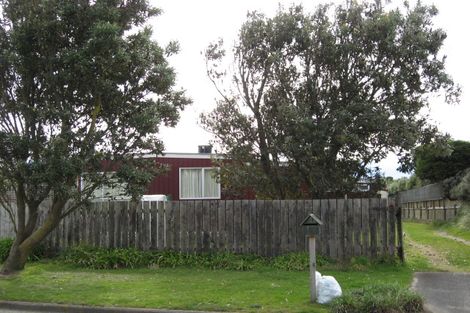 Photo of property in 9 Duncan Street, Waikawa Beach, Levin, 5573