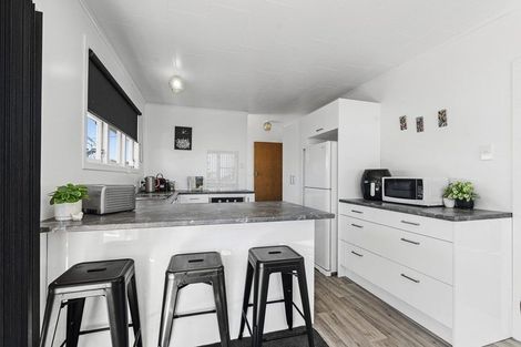 Photo of property in 21 Battiscombe Terrace, Waitara, 4320