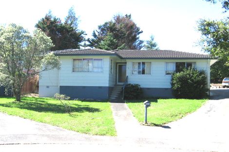 Photo of property in 8 Woodman Place, West Harbour, Auckland, 0618