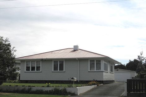 Photo of property in 14 Lee Street, Castlecliff, Whanganui, 4501