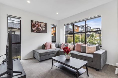 Photo of property in 10 Huaota Place, Botany Downs, Auckland, 2010