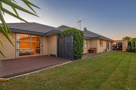 Photo of property in 6 Orlando Way, Kelvin Grove, Palmerston North, 4414