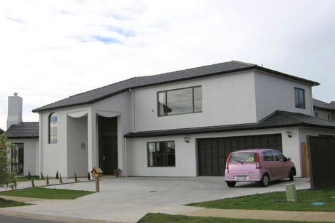 Photo of property in 2 Fernloche Place, Flat Bush, Auckland, 2016
