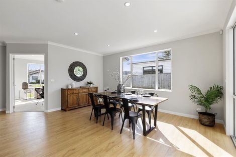 Photo of property in 6 Coote Way, Kumeu, 0810