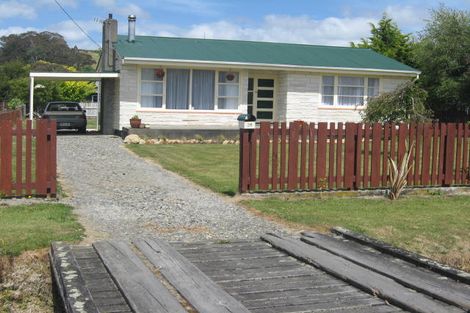 Photo of property in 25 Huxley Street, Pahiatua, 4910