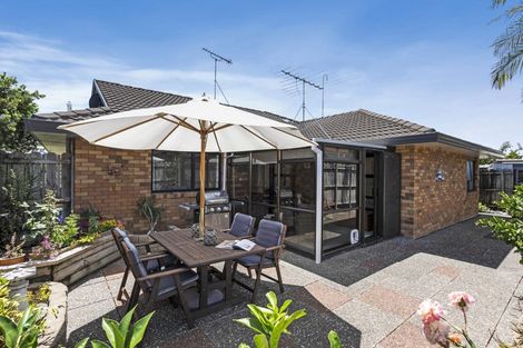 Photo of property in 1/6 Marbeth Court, Botany Downs, Auckland, 2010