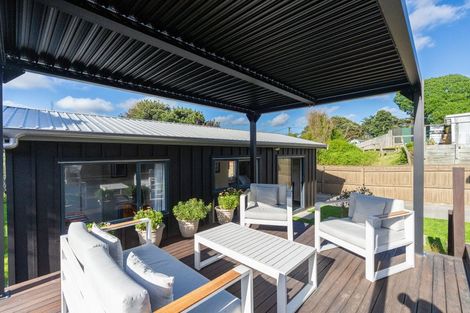 Photo of property in 6 Kent Avenue, Waitarere Beach, Levin, 5510