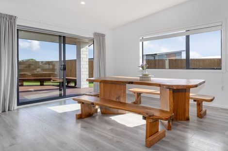 Photo of property in 12 Ash Close, Levin, 5510