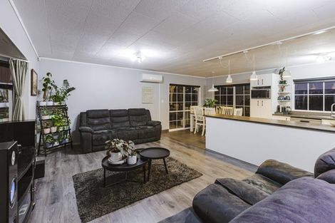 Photo of property in 21 Randwick Place, Randwick Park, Auckland, 2105