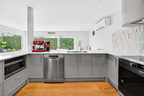 Photo of property in 9a Craig Road, Milford, Auckland, 0620