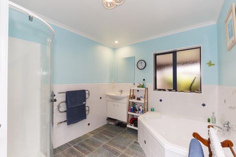 Photo of property in 57 Waicola Drive, Fitzherbert, Palmerston North, 4471