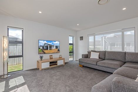 Photo of property in 21 Silicon Way, Fitzherbert, Palmerston North, 4410
