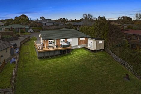 Photo of property in 17 Bella Villa Drive, Waiuku, 2123