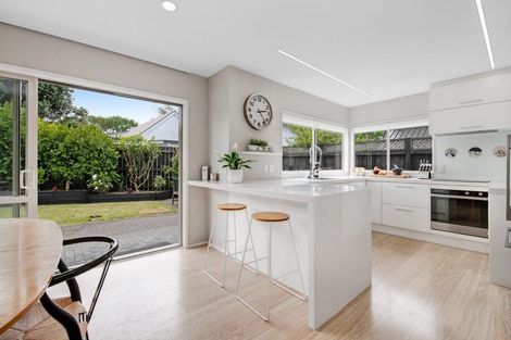 Photo of property in 2/37 Nile Road, Milford, Auckland, 0620
