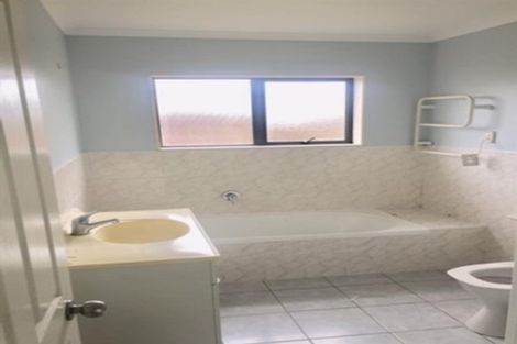 Photo of property in 60 Robert Ross Place, Clendon Park, Auckland, 2103