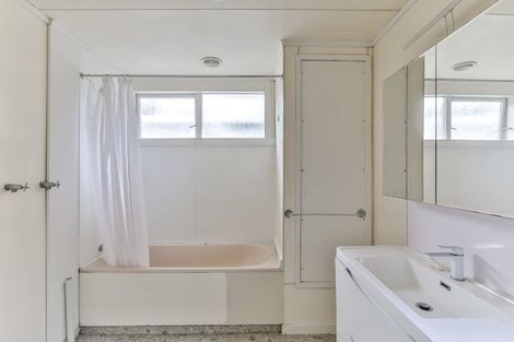 Photo of property in 4/5 Edgars Road, Westmere, Auckland, 1022