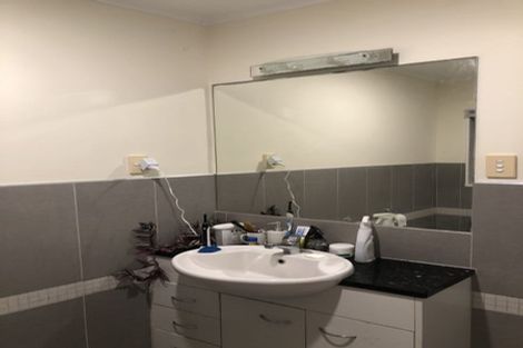 Photo of property in 37 Virginia Street, Henderson, Auckland, 0612