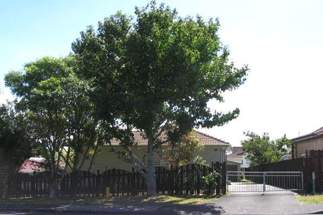 Photo of property in 15 Devonshire Road, Unsworth Heights, Auckland, 0632