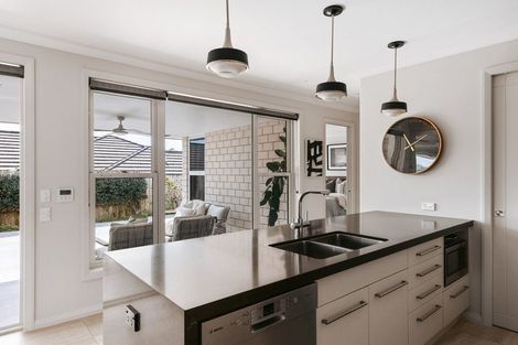 Photo of property in 30 Broadwater Close, Pyes Pa, Tauranga, 3112