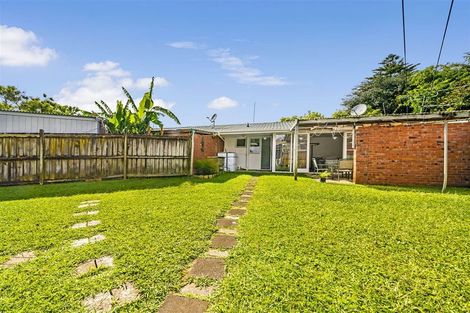 Photo of property in 2/7 Alwyn Avenue, Te Atatu South, Auckland, 0610