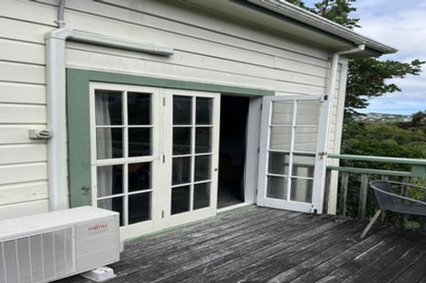 Photo of property in 135 Kelburn Parade, Kelburn, Wellington, 6012