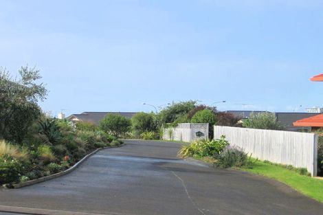 Photo of property in 115 Grovenor Drive, Orewa, 0931