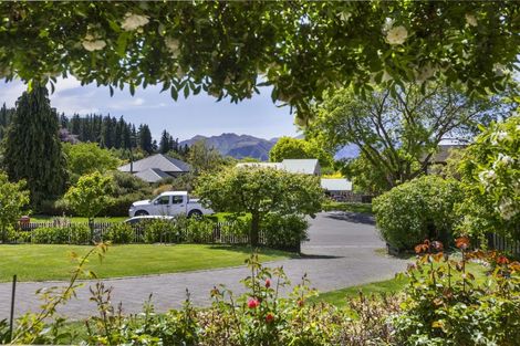 Photo of property in 21 Heuchan Lane, Wanaka, 9305