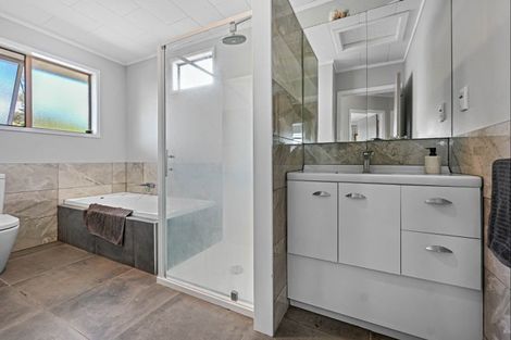 Photo of property in 14 Mcdowall Place, Queenwood, Hamilton, 3210