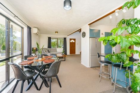 Photo of property in 32 Suzanne Grove, Kelvin Grove, Palmerston North, 4414