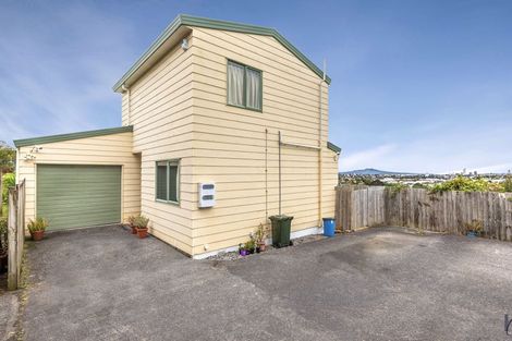 Photo of property in 2/555 Glenfield Road, Glenfield, Auckland, 0629