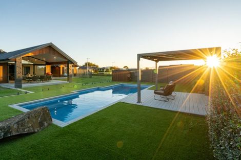 Photo of property in 83 Sunline Drive, Leamington, Cambridge, 3432