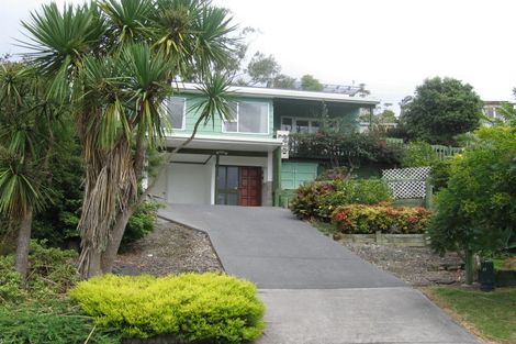 Photo of property in 16 Camilla Grove, Totara Vale, Auckland, 0629