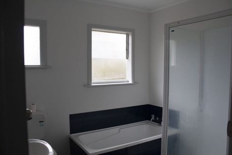 Photo of property in 17 Windy Ridge Road, Glenfield, Auckland, 0629