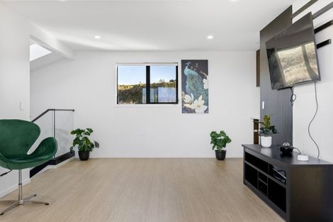 Photo of property in 5 Grandview Lane, Acacia Bay, 3385