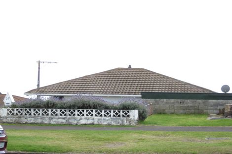 Photo of property in 27 Hamblyn Street, Strandon, New Plymouth, 4312